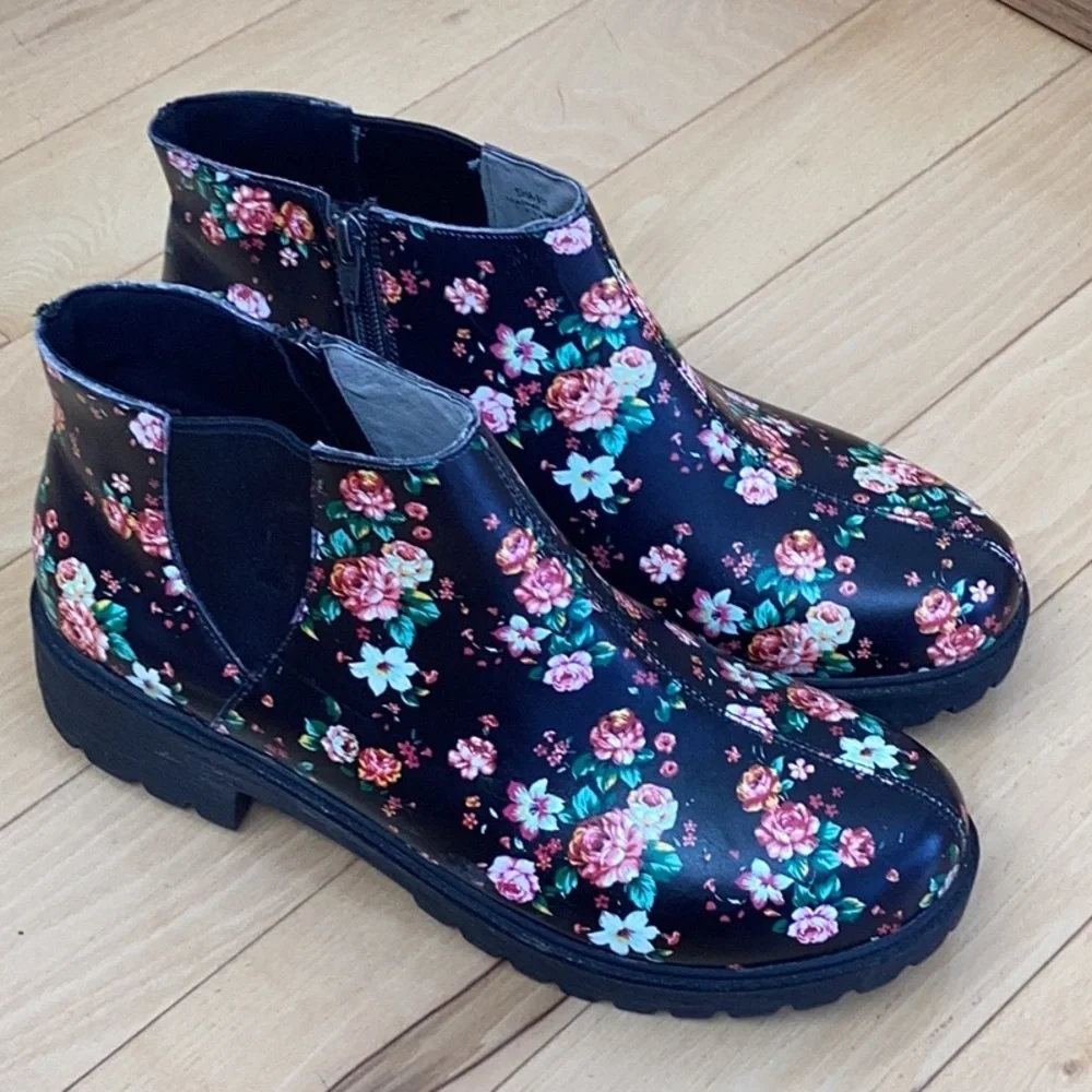 Alegria Women's Shayne bootie blossom ankle boots. Size euro 42